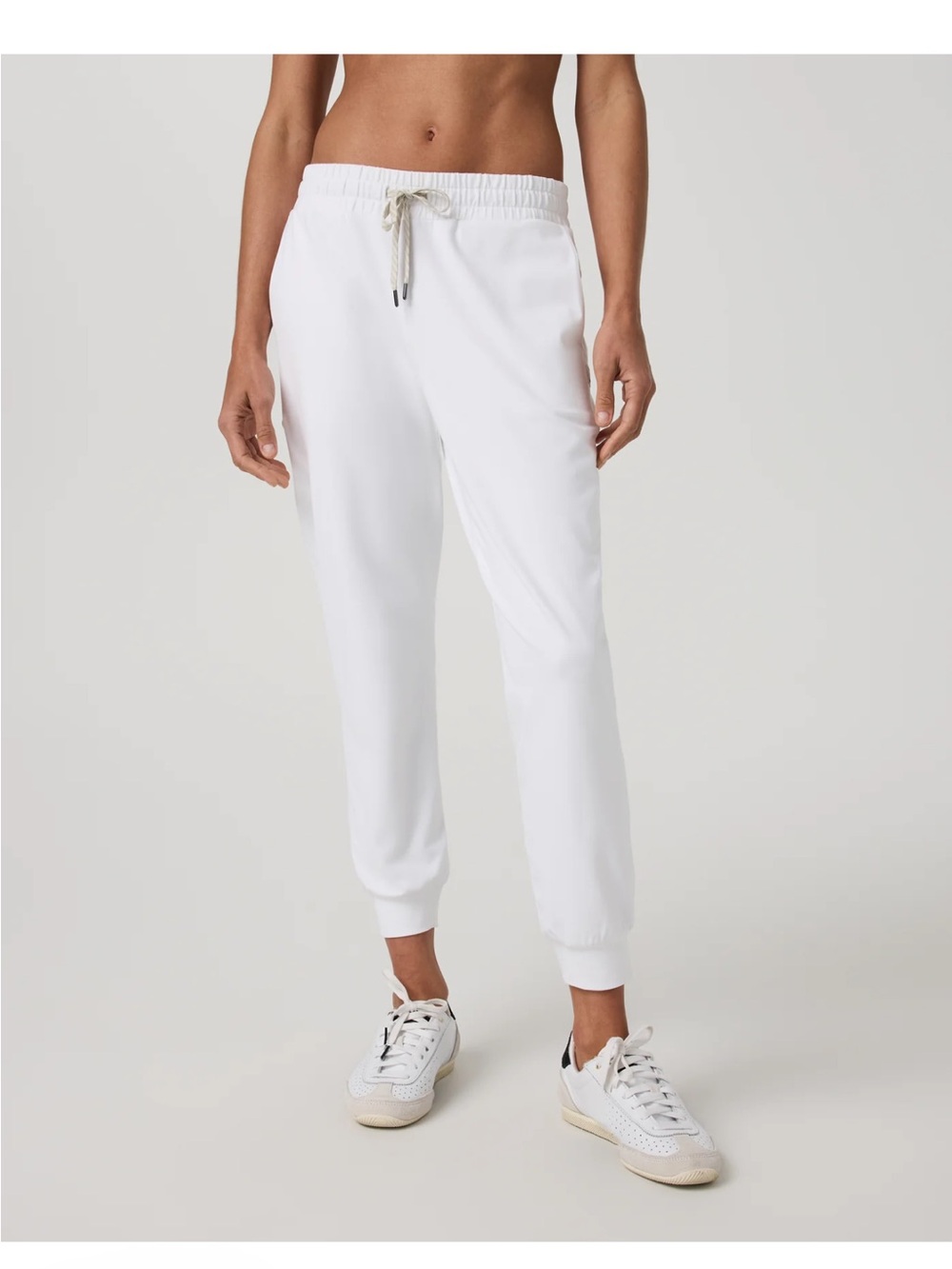 Vuori Performance Jogger – White – Women’s Size Small
